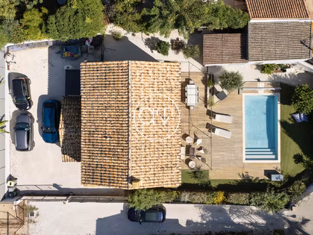 maison familiale avec piscine dans un quartier recherché