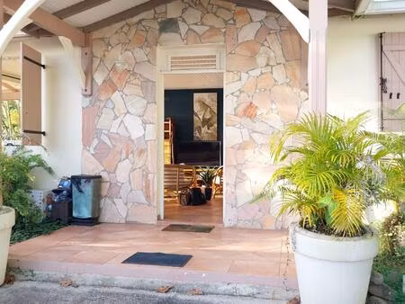 villa de prestige avec une vue mer a coupé le souffle