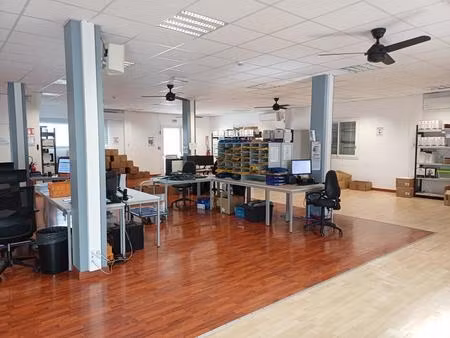 local commercial 750 m² ste clotilde