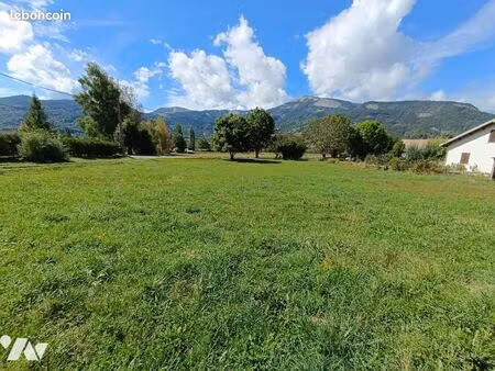 terrain 2373 m² seyne
