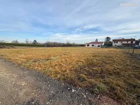 terrain 645 m² vendat
