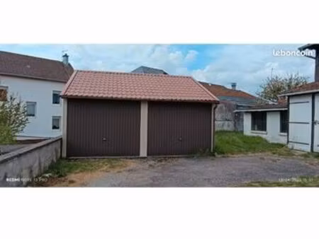 lot 4 garages et cour quartier calme