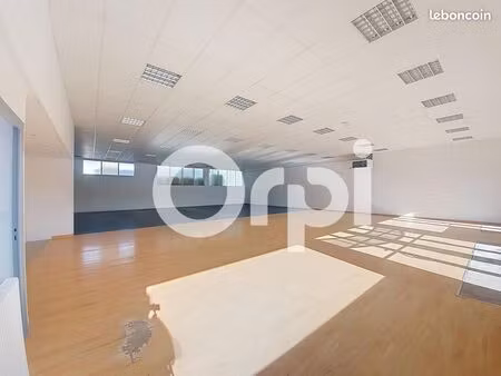 local commercial 605 m²
