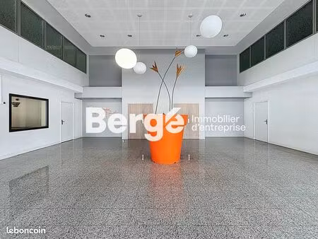 bureaux 114 m² carros