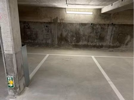 place de parking centre ville le blanc mesnil sous vidéo surveillance avec caméra