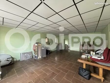 local commercial 65 m²