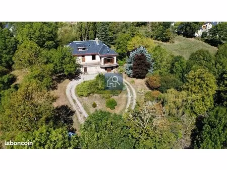 maison 8 pièces 390 m²