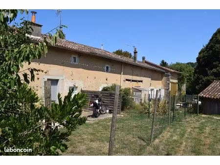 immeuble 125 m² les adjots