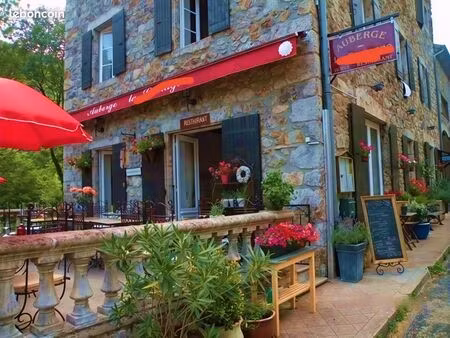 bâtiment commercial a louer restaurant épicerie bar pmu sur antraigues fort rendement sais