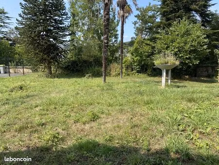 terrain 580 m² guingamp