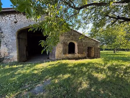 ancienne grange en pierres à renover de 138m² avec dependance de 30m² sur 1440m² de parcel