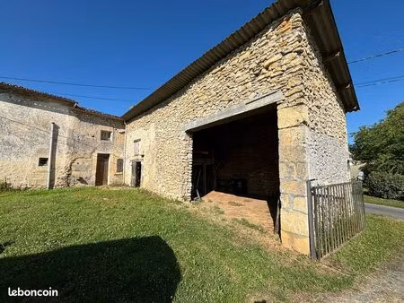 maison en pierre à renover de 185m² + dependance de 50m² sur 650m² de parcelle