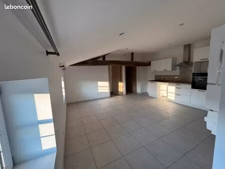 t2 neuf climatisé avec buanderie et cuisine équipée – immeuble avec ascenseur