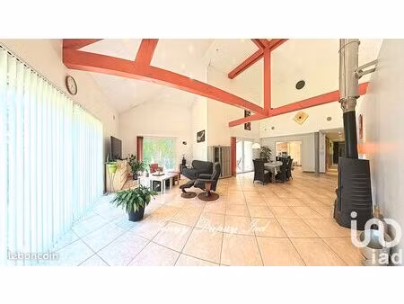 maison 8 pièces 208 m²
