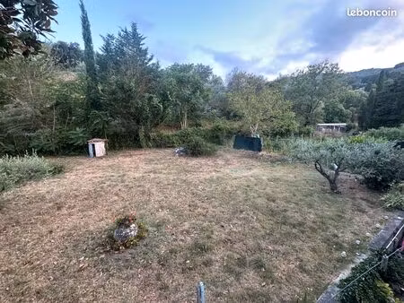 terrain 2000m2 2 bâtiments possibles 2 jumelées et une individuelle