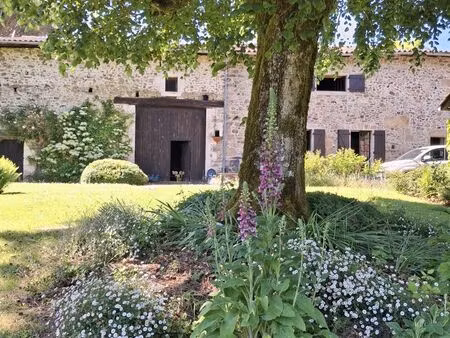 propriété 5 pièces 196 m²