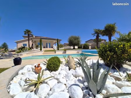 villa 7 pièces 232 m²