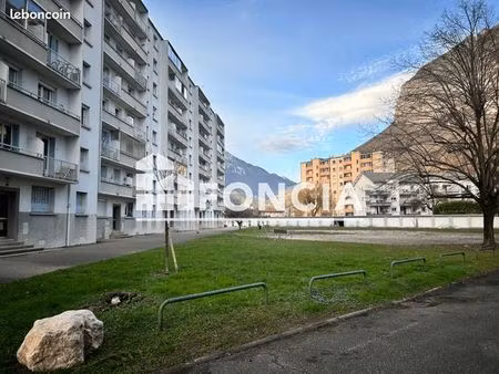 parking saint egreve