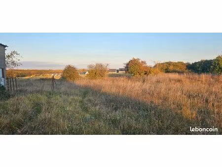 terrain avec bâtiment