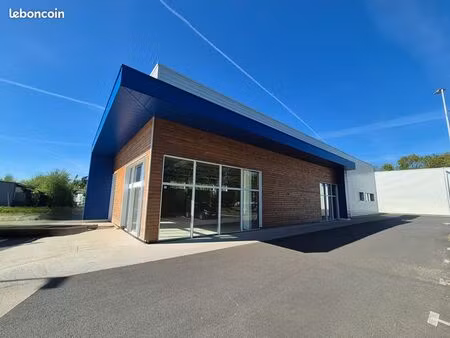 local commercial 598 m² lesneven