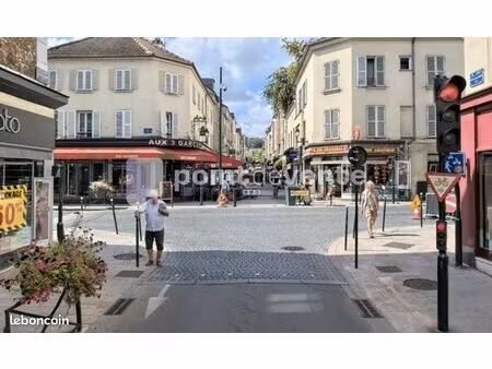 commerce habillement/textile 90 m²