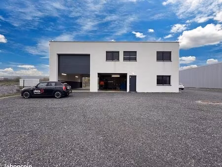 local autos  bureaux 163 m²