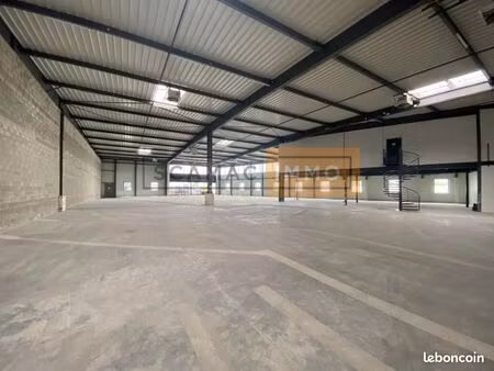 local d'activité 1 628 m²