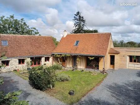 ensemble immobilier rénové sur un terrain de 6ha partiellement boisé