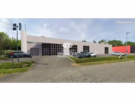 local commercial 190 m² auch