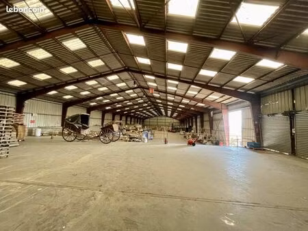 local d'activité 2 895 m²