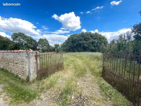 terrain 1 040 m² loulay