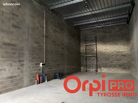 local d'activité 90 m²