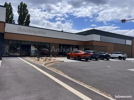 local commercial 233 m²