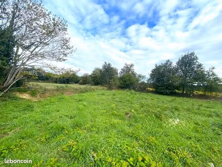 terrain 570 m² maxent