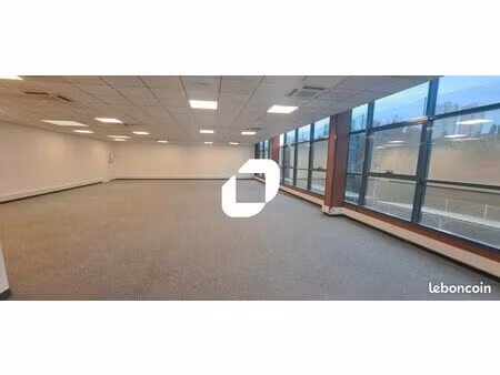 bureau 210 m²