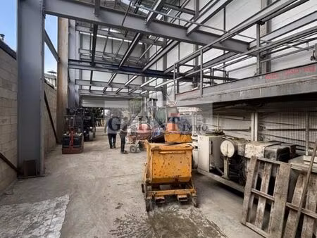 local bureaux 810 m²