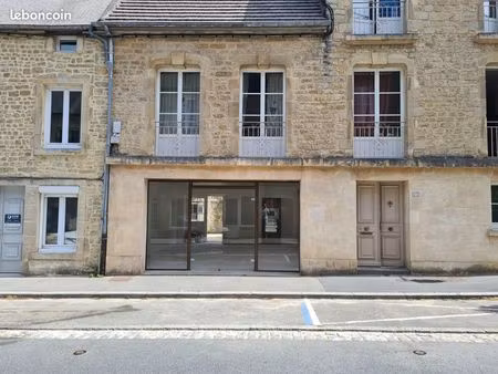 local commercial rénové - 35 m² - plein cœur de valognes