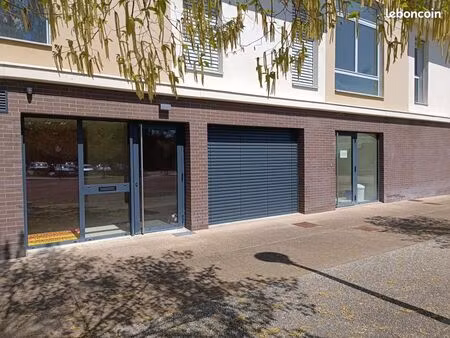 local commercial 61 m²