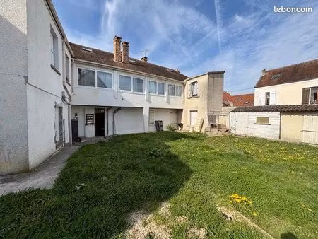 immeuble 13 pièces 261 m²