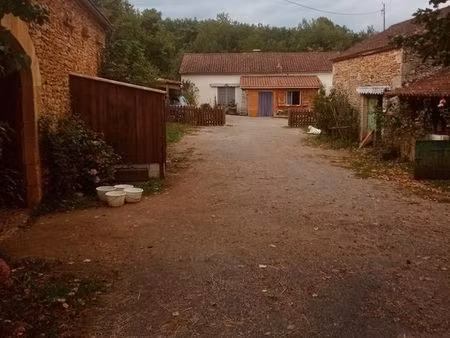 ancien corps de ferme sur 1 hectare 16 de prairies