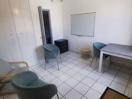 bureau  cabinet  local