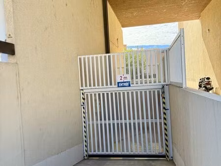 parking/box 16 m² le grau-du-roi