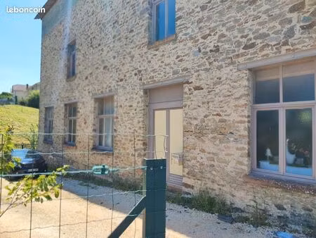 local 900 m² chalus