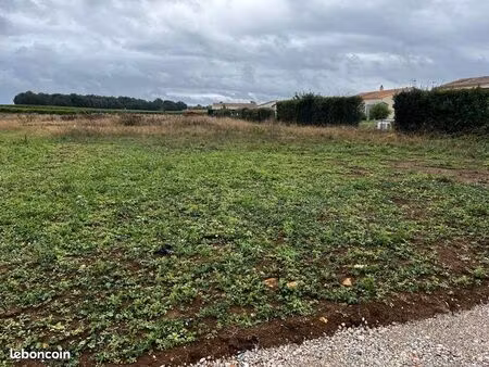 terrain 716 m² tesson