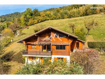 chalet baigné de lumière avec vue imprenable sur la tournette