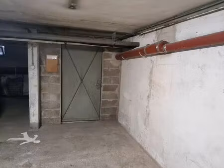 cave avec éclairage 8 m2 sécurisée en sous sol d'une grande co-propriété