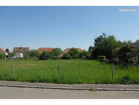 terrain 745m²