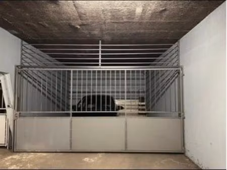 garage/box privatif fermé par grille – sous-sol sécurisé