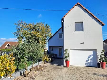 maison récente - 115m2 habitables (127 80m2 au sol) - 5 pièces - garage  cour et jardin