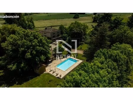 propriété 8 pièces 230 m²